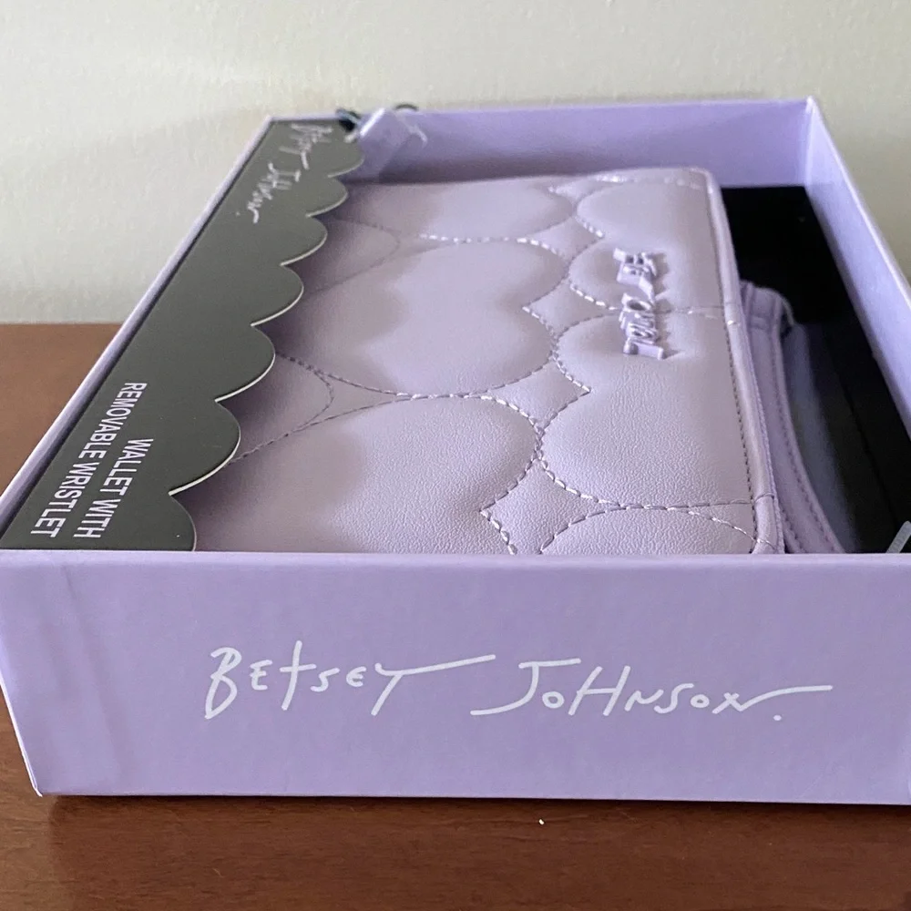Betsey Johnson Lavender Heart Wallet/Wristlet NWT